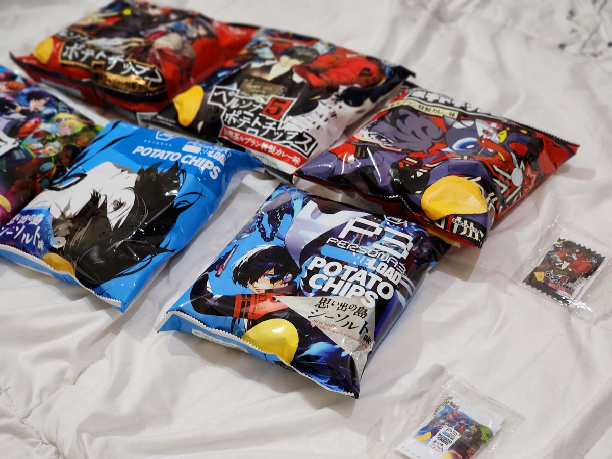 takoville's tweet photo. I was finally able to try the P3 &amp; P5 potato chips! (⑉´ᯅ`⑉)
I'll enjoy eating them with the persona nui 😆😆

Special thanks to @monomania_id for bringing them to me ✌️ https://t.co/fCd35OarjT