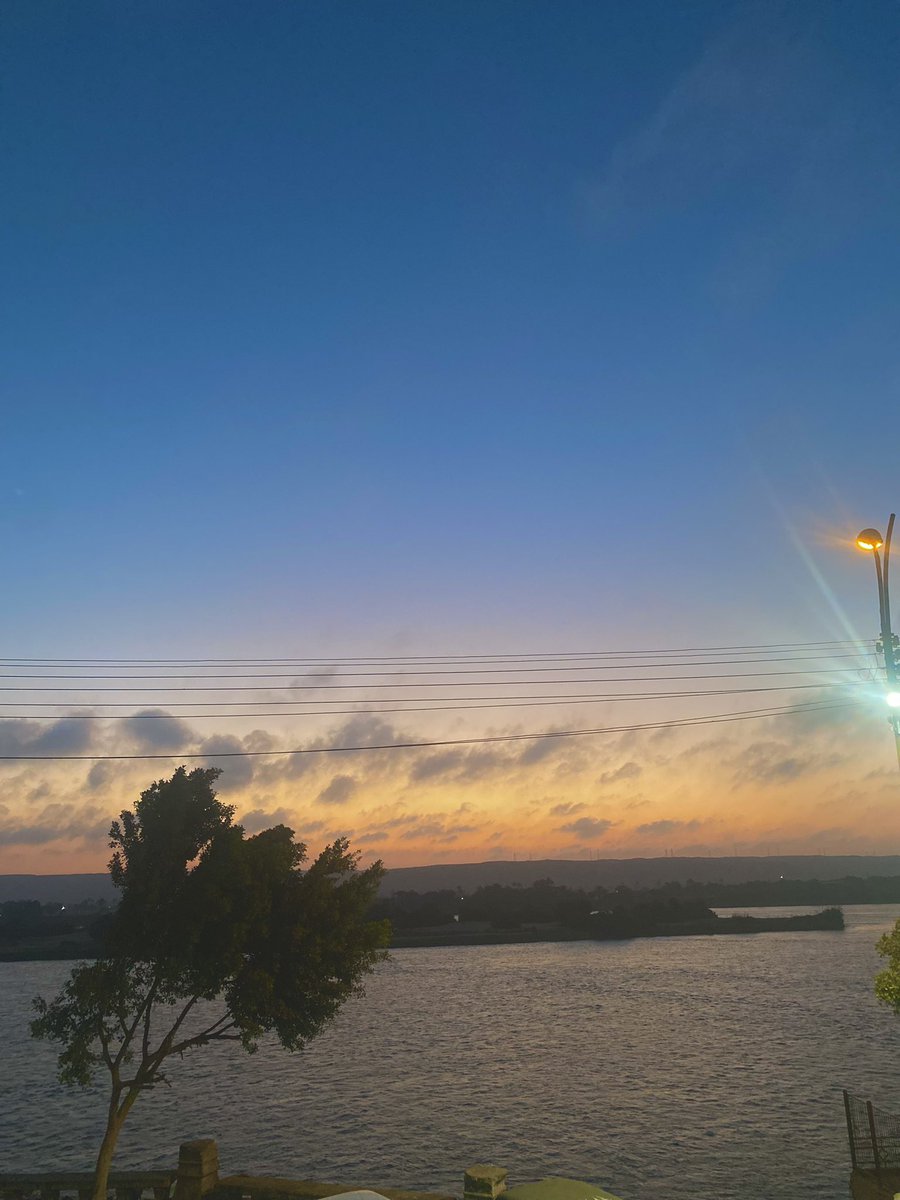 نسألك اللهم بنور وجهك الذي أشرقت له السماوات والأرض، وبكل حق هو لك، وبحق السائلين عليك، أن تقبلنا في هذه الليلة وجميع الليالي العشر المباركة، وأن تجيرنا من النار بقدرتك، حسبنا الله لا إله إلا هو عليه توكلنا وهو رب العرش العظيم.