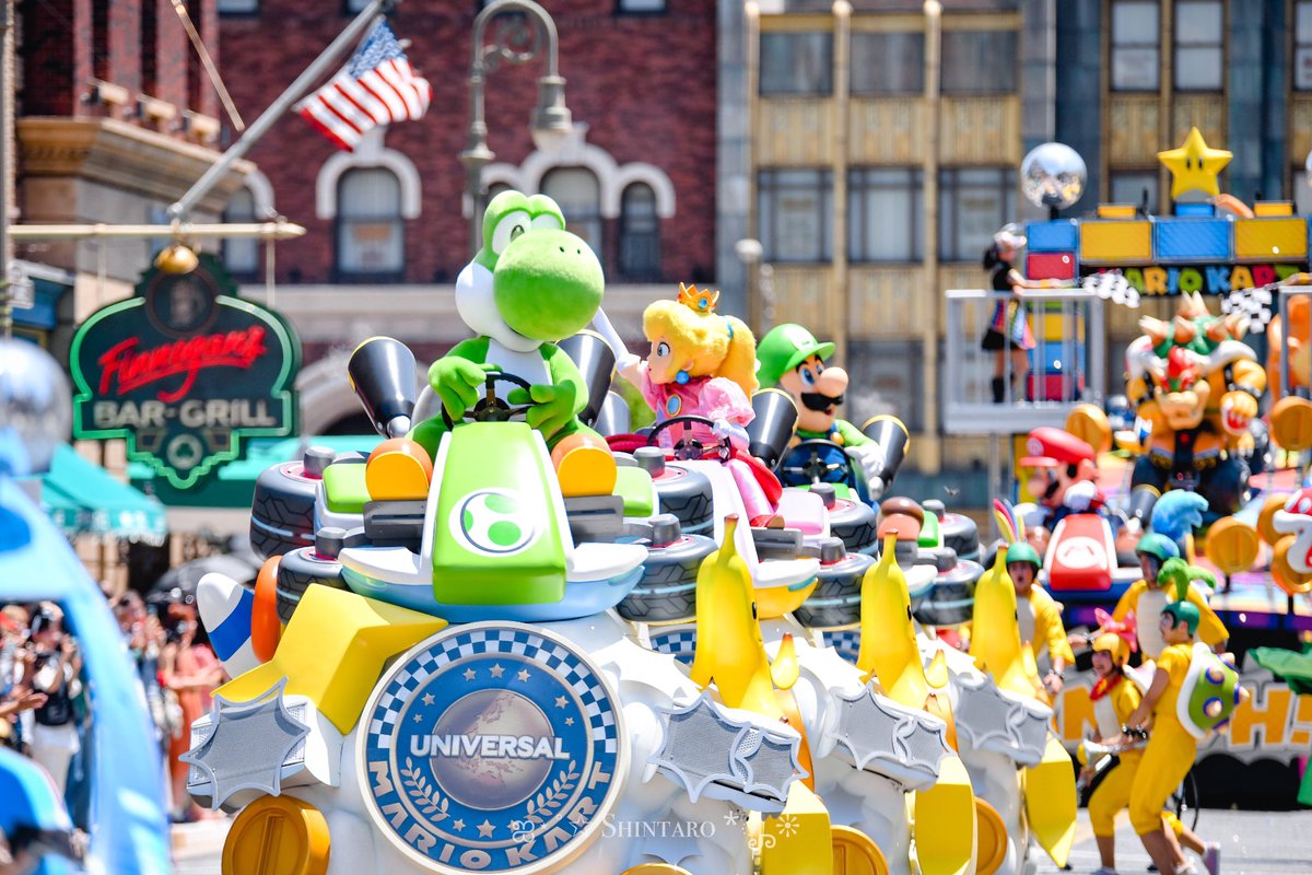 MagicalMickeyS's tweet photo. Mario Kart / NO LIMIT! Parade

僕にとって不動の最推しユニット🍄
めちゃくちゃ賑やかでマリオカートの世界観がギュッと詰め込まれていて最高だった😭

シャボン玉が多くてキラキラしていた2023年春には最高の幸せを感じていました🫧

#USJファン #NOLIMITパレード https://t.co/xHvByZ1Zit