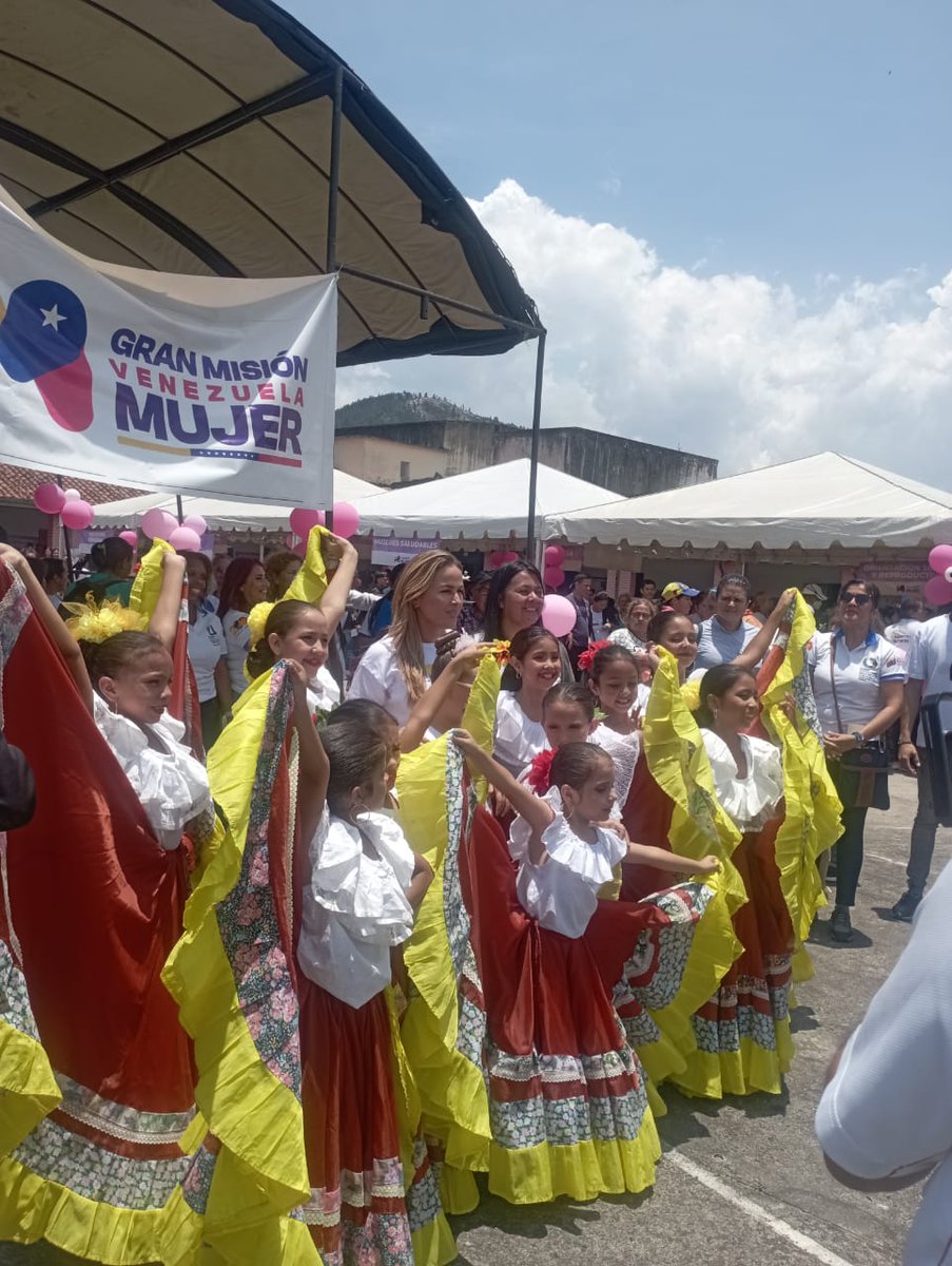 Ipasme Rubio se une a la Gran Jornada de la Gran Misión Venezuela Mujer, realizada en la U.E Estado Sucre, beneficiando a las guerreras del municipio Junín y brindando la mejor atención en materia de salud, en conjunto con la primera dama del estado la Lic. Karen Duran de Bernal.