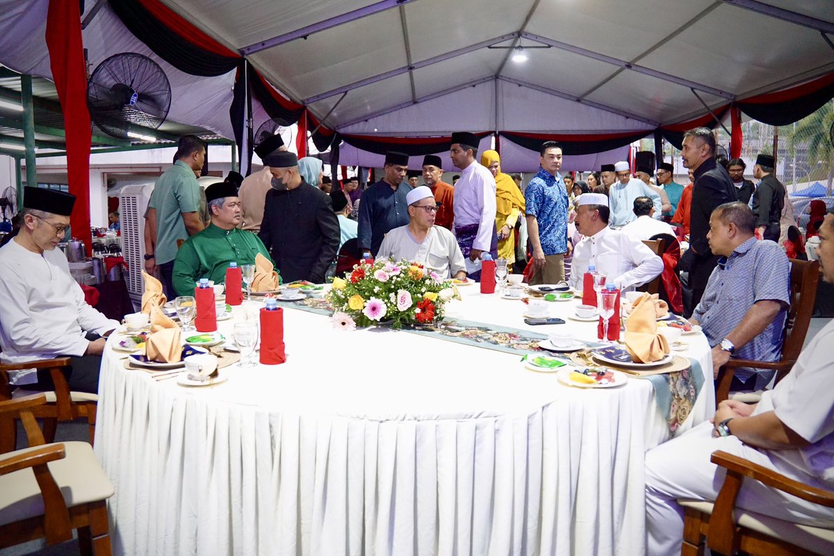 Semalam saya telah mengadakan satu lawatan khas ke Depot Imigresen Bukit Jalil. Tujuan lawatan ini adalah untuk saya melihat sendiri suasana sebenar depot dan melawat kemudahan-kemudahan yang telah diusahakan untuk keselesaan penghuni disini. Alhamdulillah, saya lihat segala