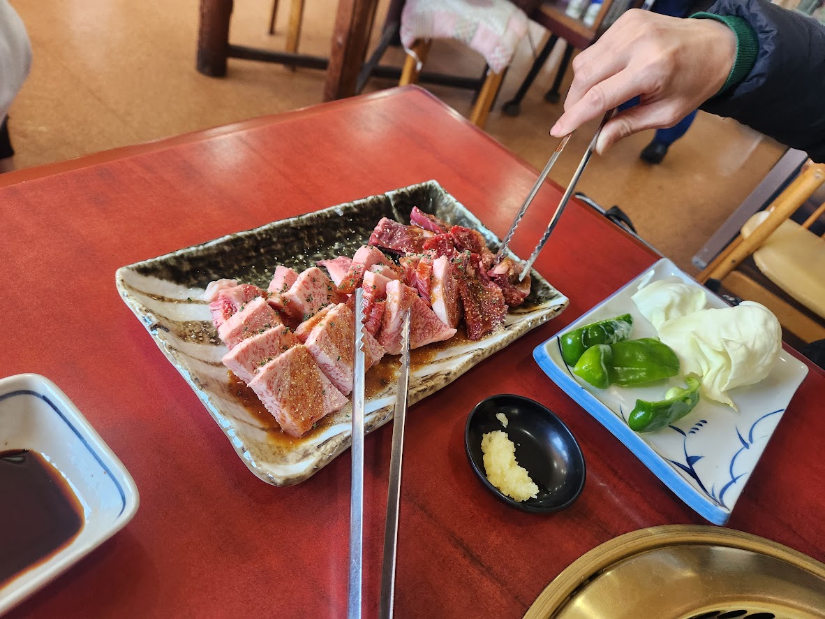 ainoHc's tweet photo. 断酒とダイエット初めて約1.3か月。
88.5kgから83.0kg、だいたい5kg減量。
飲んだ日は9回。約二割。飲酒量は減ったけど
飲酒欲求はまだ消えないし減ってない。
「飲まない方がいい」と天秤にかけた結果飲まないだけ。いつか消えるのか、飲酒欲求。

#Twitter断酒部 #ダイエット https://t.co/7CiArB9fjp