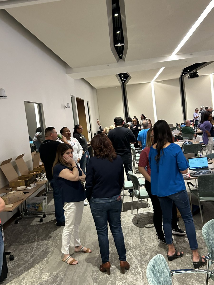 Walk on the hotel elevator this morning &amp; have a matching outfit (not planned) w/ your co-trainer @SchcounselorRi you know you are on the same page &amp; it’s going to be a fun day! A great day of ASCA National Model training- this time with 81 school counselors in <a href="/PhoenixUnion/">PXU</a>