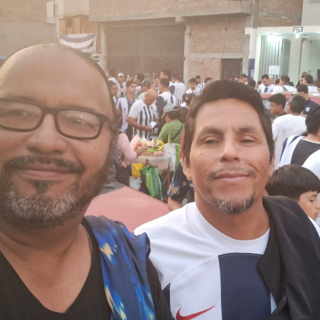 ManuelEA24's tweet photo. Miércoles 3 de abril del 2024. Alianza Lima 1-Fluminense 1. Noche de Copa Libertadores. Sabor agridulce porque se empató, pero se pudo más. Fuimos mejores, pero se gana con goles. A seguir alentando

¡Arriba Alianza! 

#AlianzaLima #arribaalianza #copalibertadores #matute https://t.co/99QS9LMZLe