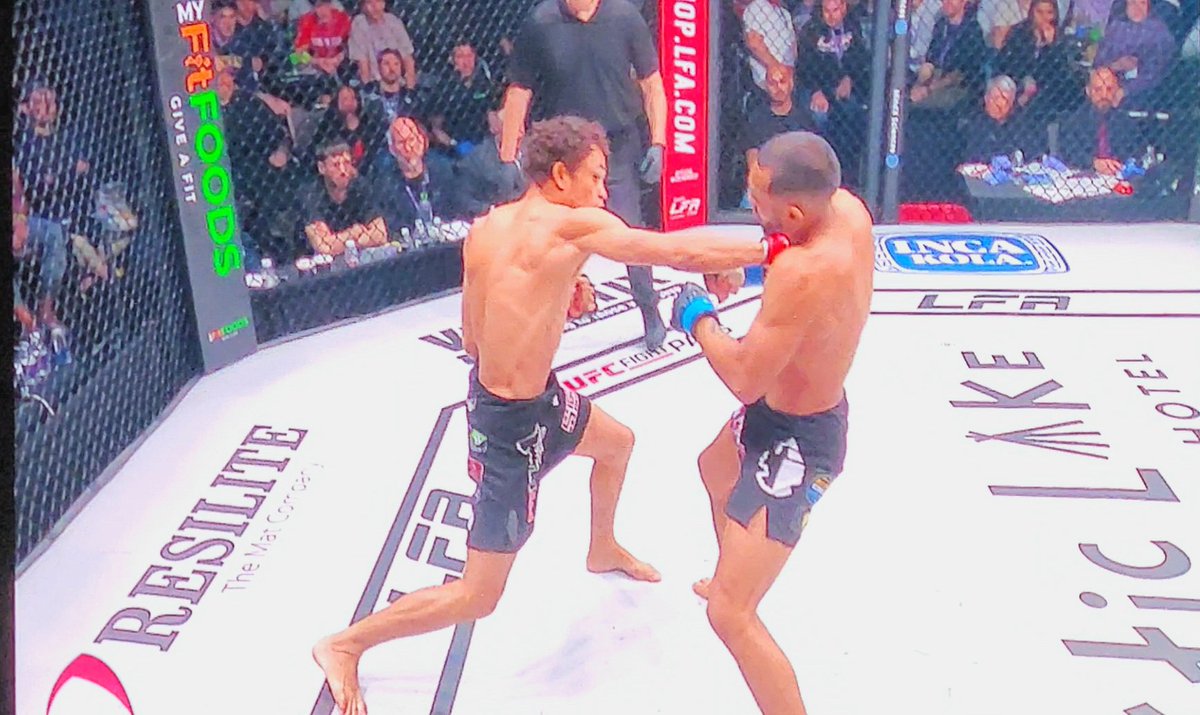 VISportsTalk's tweet photo. What a TREMENDOUS way to end the card! After getting rocked (or slipping as he said lol) Igor Siqueira BRUTALLY KNOCKS OUT the favorite and undefeated Eimar Hernandez! #lfa181 #MMATwitter
AAAAND NEW! LFA Flyweight Interim Champion! (11-3) https://t.co/Gm5ntyn5x7
