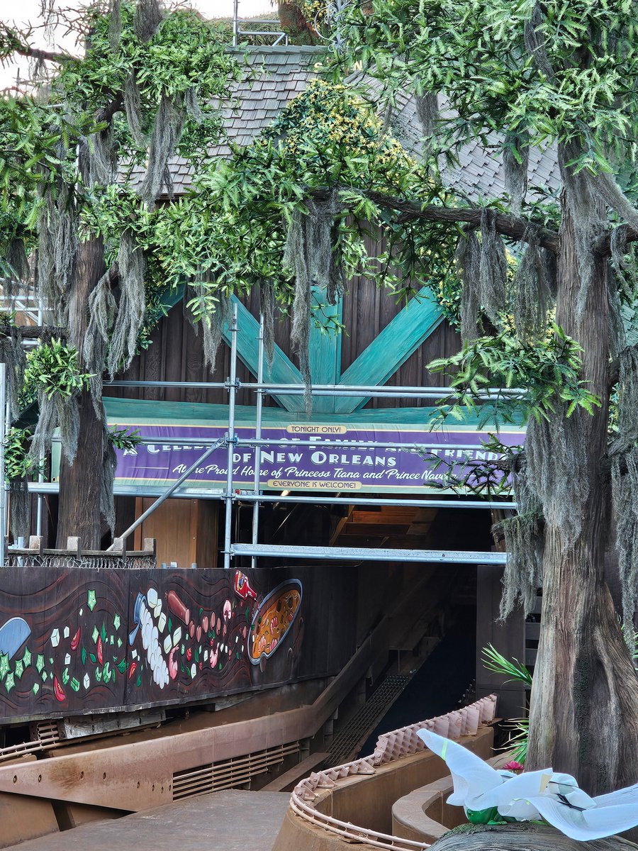 FIRST LOOK: The banner promoting the Mardi Gras party being hosted by Princess Tiana and Prince Naveen on Tiana’s Bayou Adventure has been installed at Magic Kingdom Park at Walt Disney World: “Tonight Only! A Celebration of Family and Friends of New Orleans At the Proud Home of…