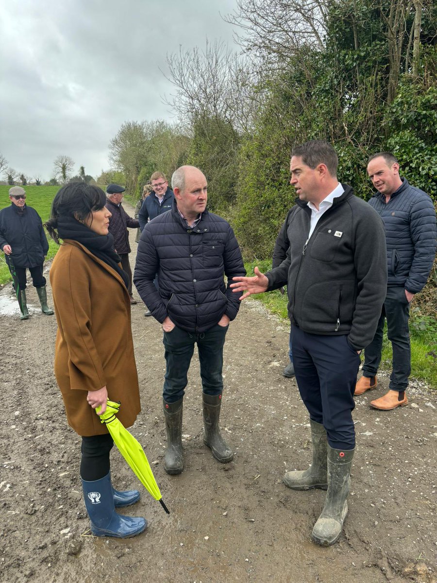 A Kildare West Wicklow @IFAmedia delegation met with Junior Agricultural Minister @martinheydonfg and Minister @CarrollJennifer on Stephen Byrne's farm to discuss the current challenges on farms with the inclement weather @KilcullenDiary