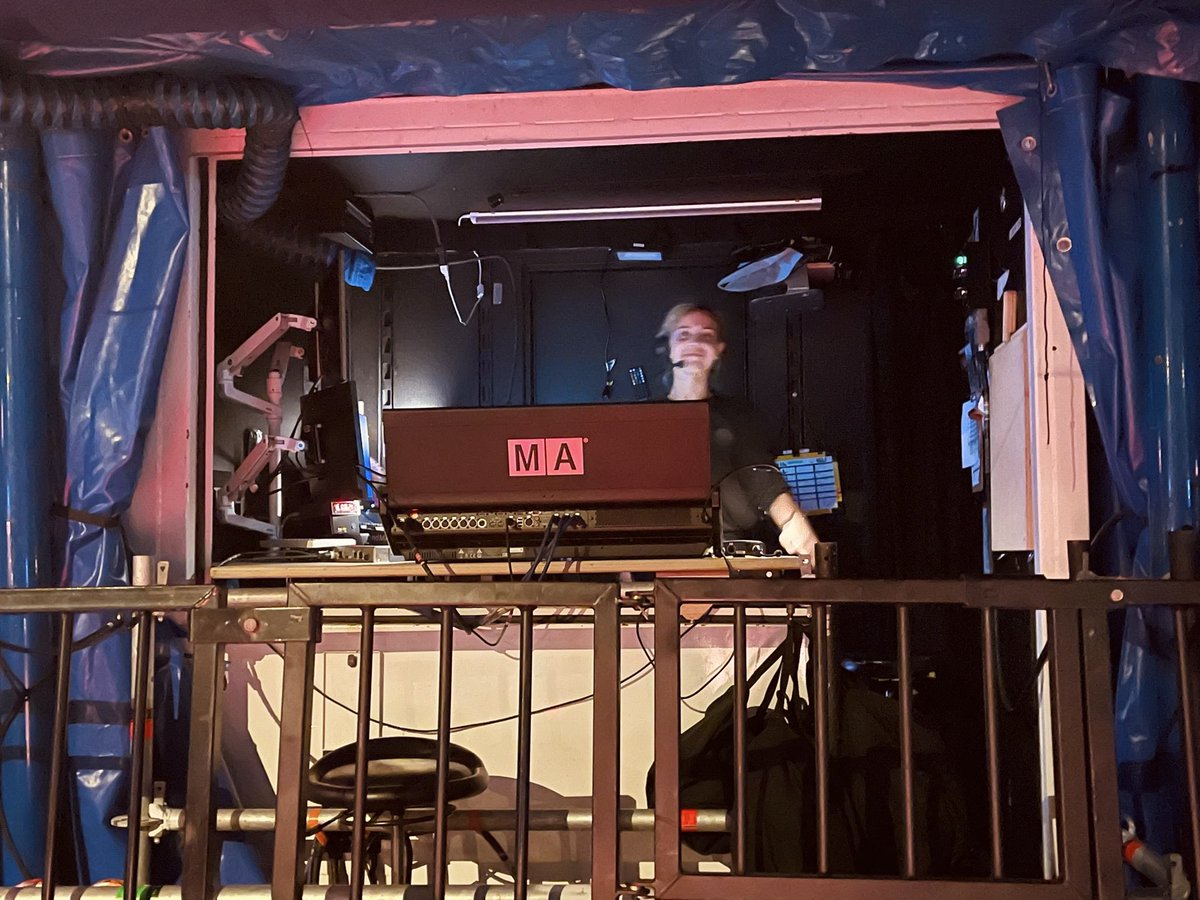 messcellany's tweet image. New #lightingboard operator alert!! #grandMA3 #CirqueDuSoleil