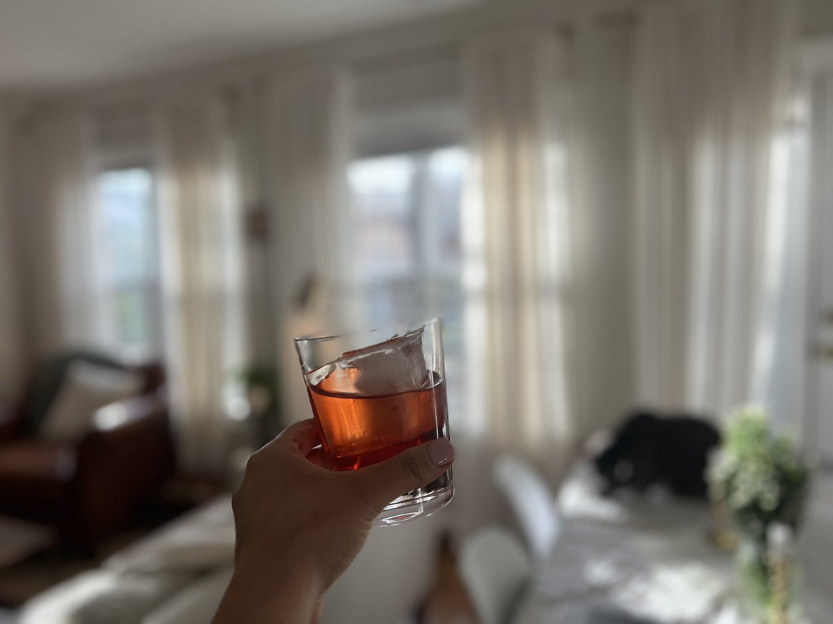 Kicking off the weekend with a Negroni from @michaelsobolik!