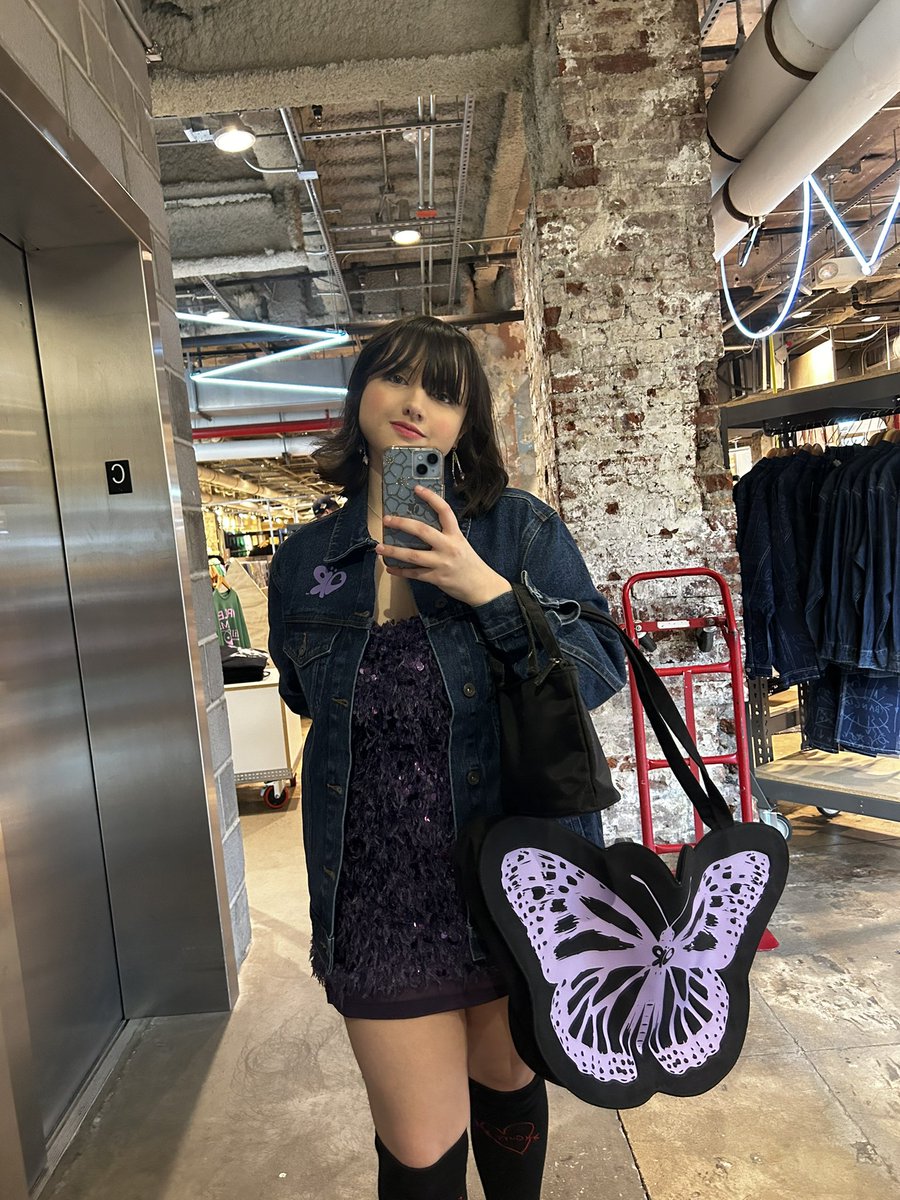MyAngelLacy's tweet image. I’ll see you Monday Night Olivia 💜👋

#GUTSWorldTourNewYork