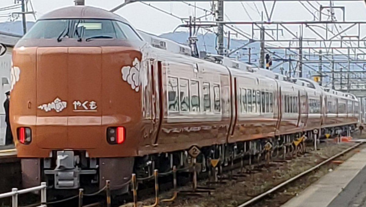 1004M特急やくも4号岡山行き
4月6日(土)特急やくも4号岡山行き273系Y3+Y4編成の(8両)が、08時15分頃総社駅を発車しました。