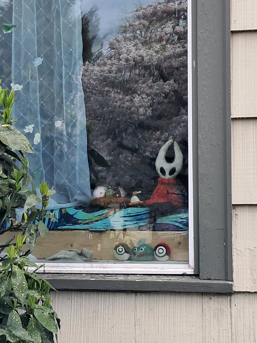 The move to Eugene, Oregon was a success. In accordance with the 'keep Eugene wierd' policy we stole from Portland, my creepiest gaming creations will be staring at people on 13th Street from my apartment window! #fiberart #GamingCommunity #Oregonian