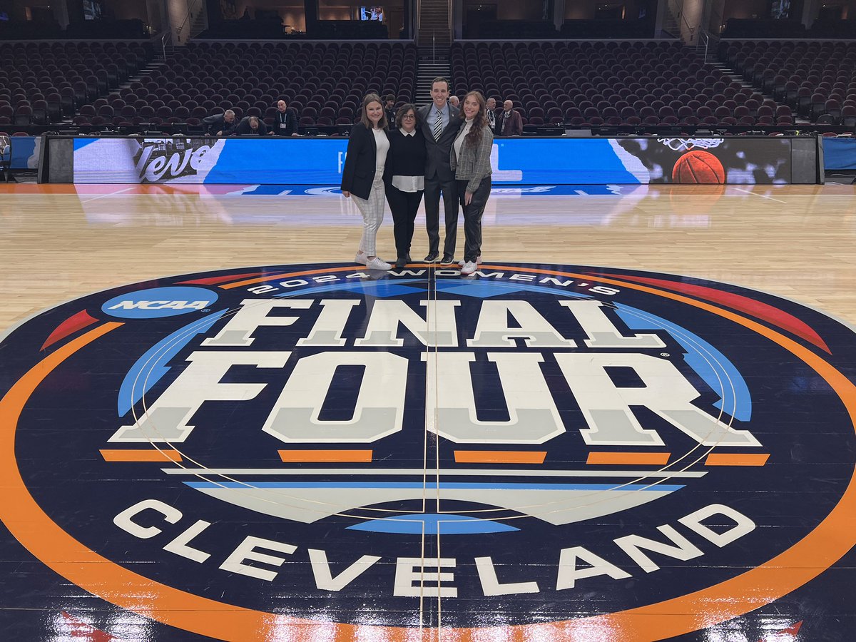 Nicole_Kraft's tweet photo. Why do students come to @ohiostate to study for careers in sports media/media relations? For opportunities like this. So honored to rep @sportssociety @ohiostatecomm @ascatosu at the #WFinalFour! https://t.co/mcexZP86gQ