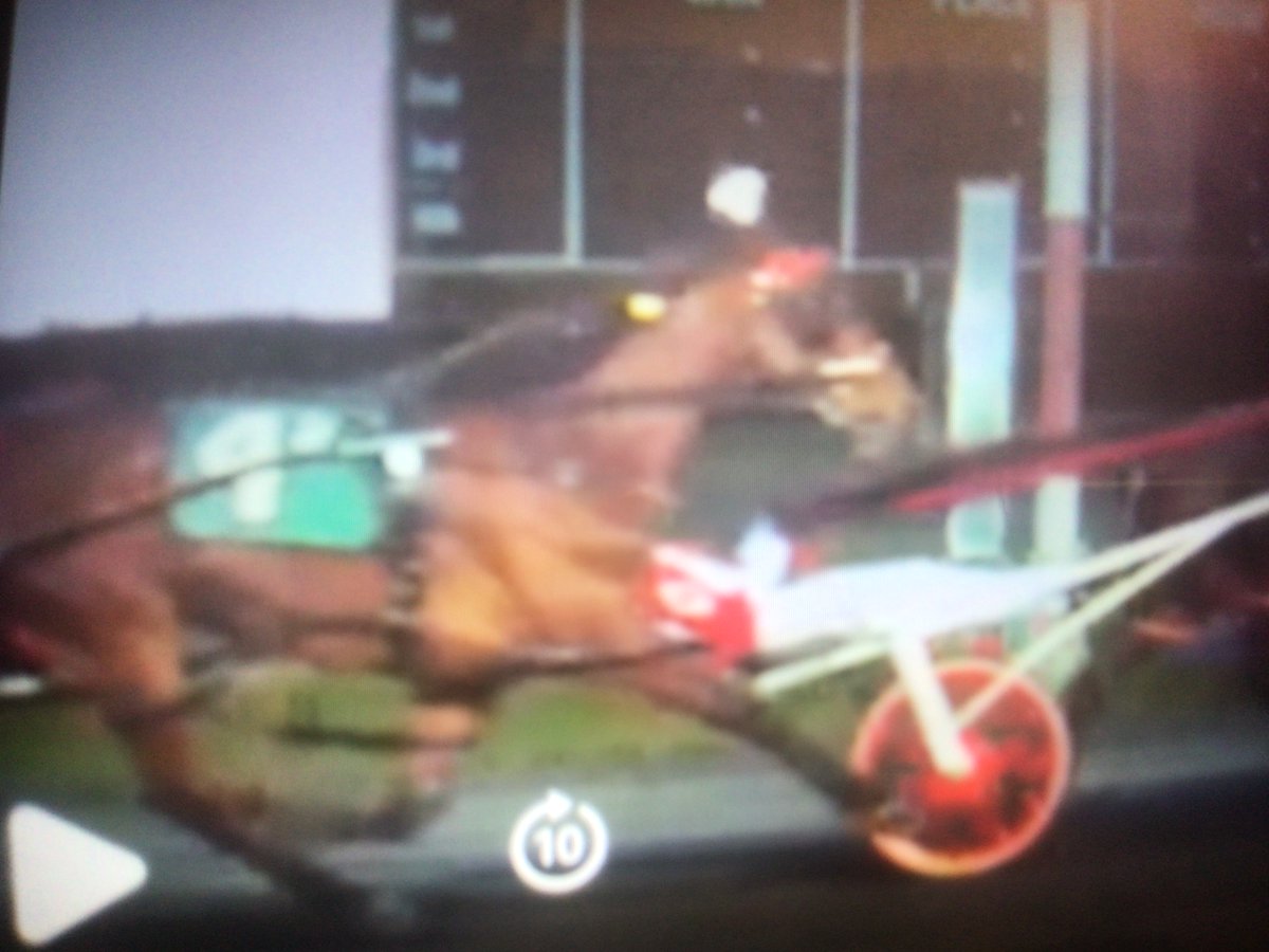 EddieL1234's tweet photo. @TheMeadowlands Minus ear plugs tonight not reported?  Last week left , tonight right. https://t.co/D6iVmPrtWN
