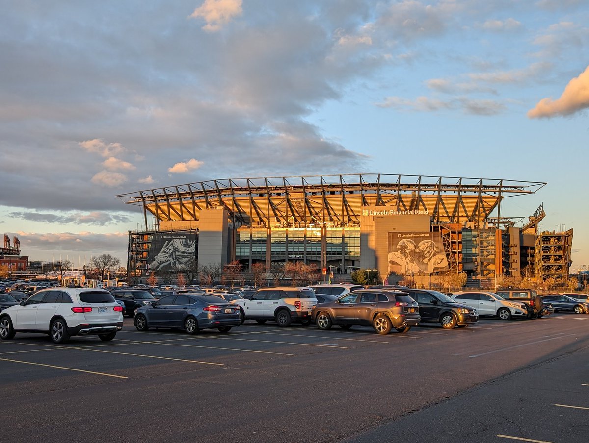 Calm before the storm. #SmackDown #WrestleManiaXL
