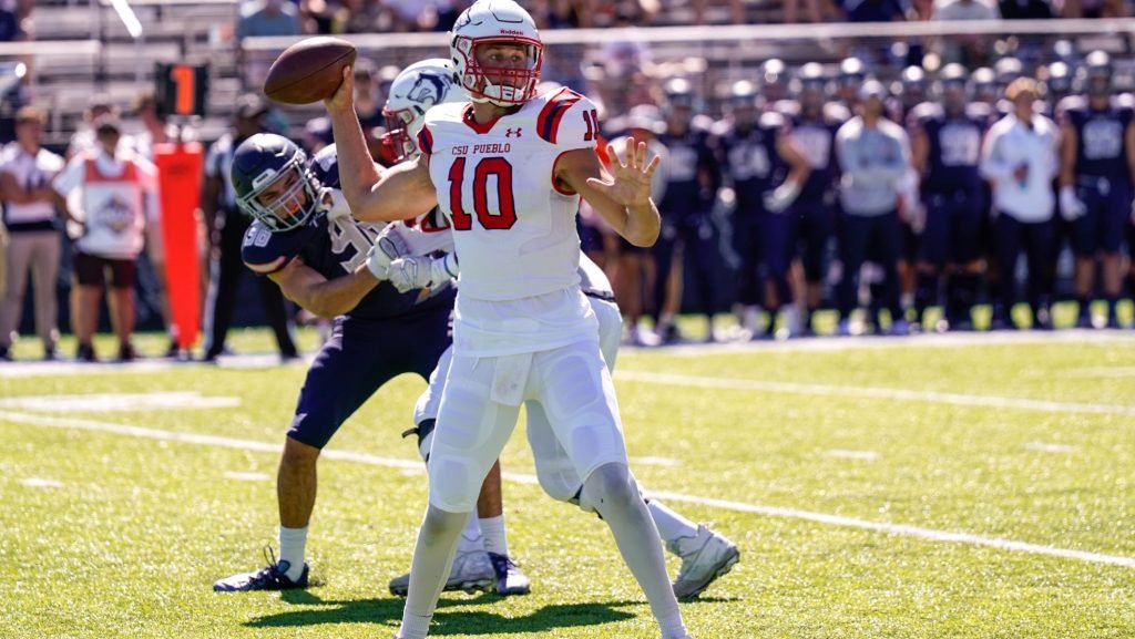 Making noise: Argos add American QB Hunter Raquet 3downnation.com/2024/04/05/mak… #CFL #Argos #PullTogether