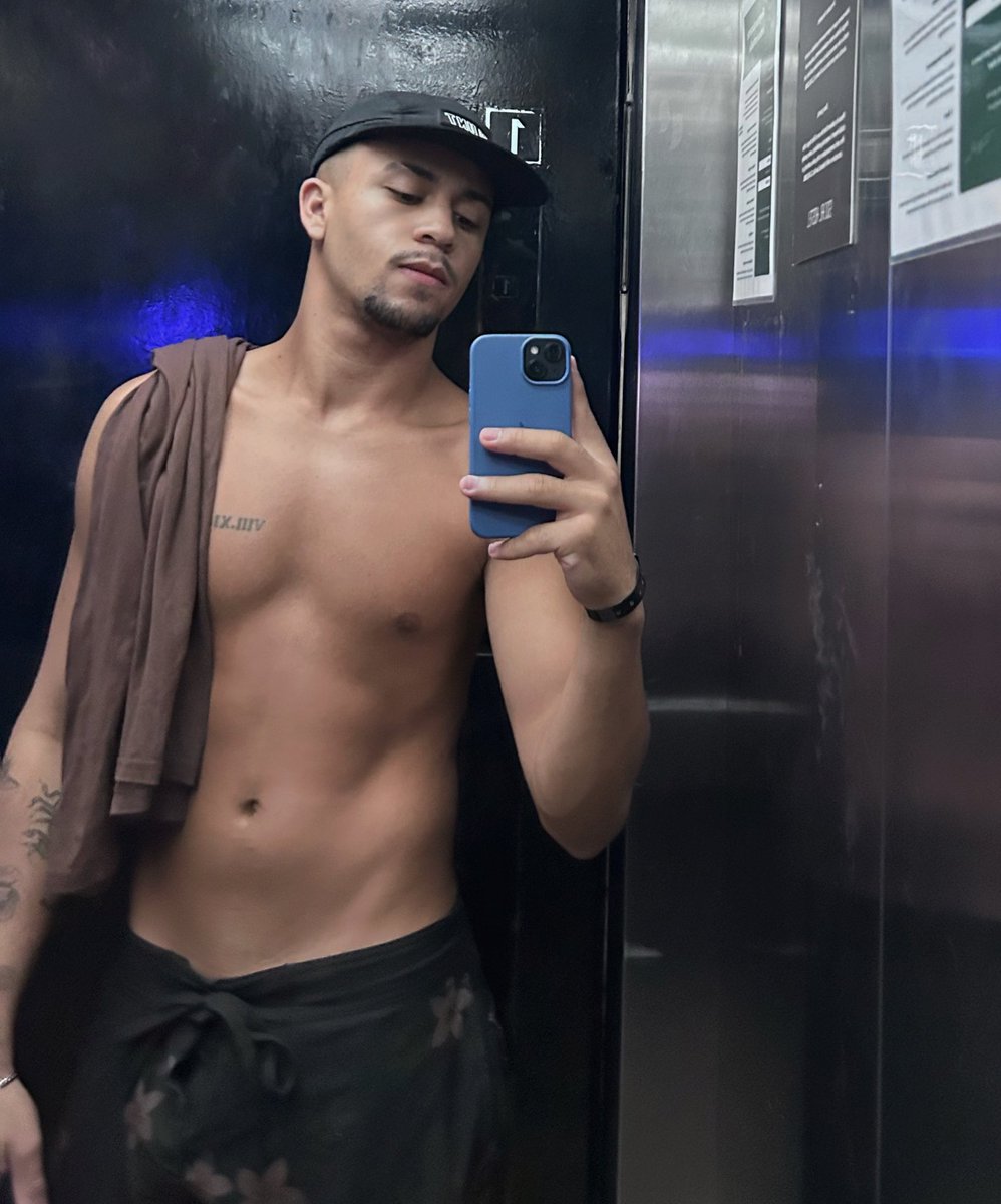 eliielsson's tweet image. O que você faria se encontrasse com esse no elevador 😛