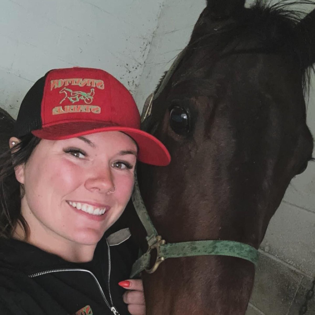vipstable's tweet image. 15YO Marty Monkhouser A, a true warhorse, is happy to be home as he gave @PaulicVictoria her first ever driving win at @TheMeadowlands tonight in the Amateurs in 1:53.1. 

“We promised to bring him home one day. Now, he’s home for good.” - Stratton

Thank you to the partners.