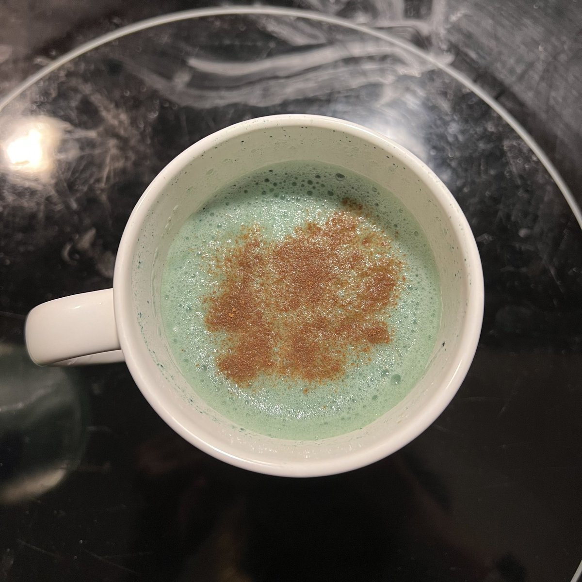 Made a spirulina almond milk “latte” for dessert 🌟