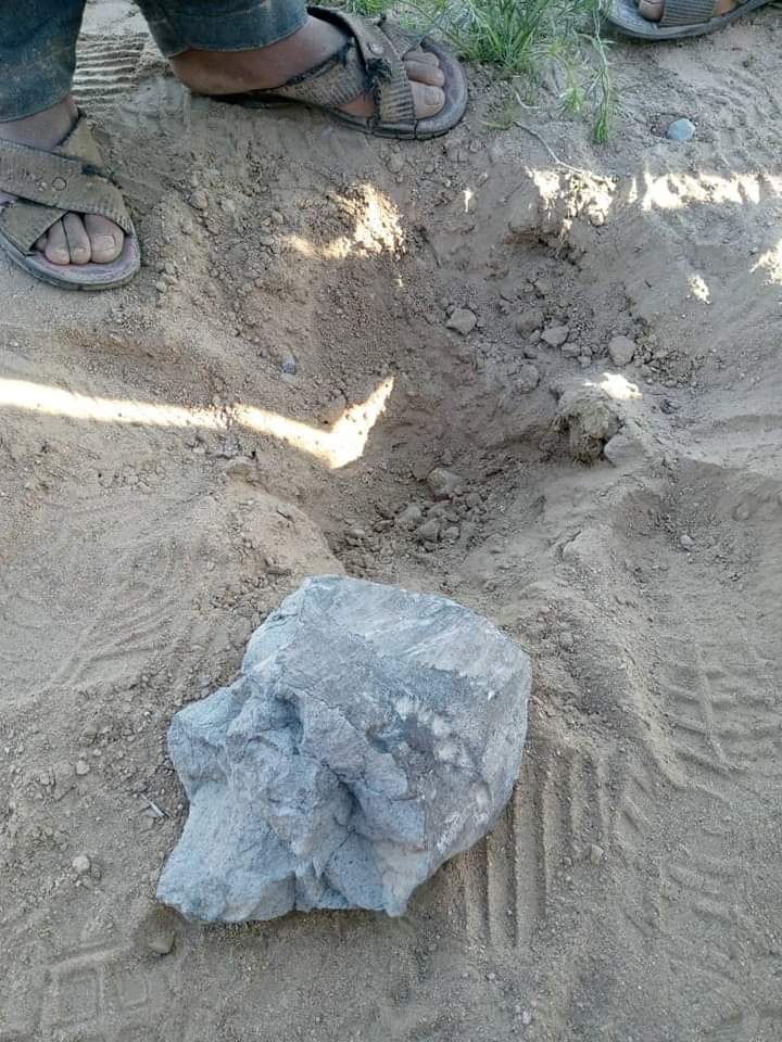 Fida8559's tweet photo. Residents of the Khakraiz district from #Kandahar province said that today they saw these stones come from space.
 #Afghanistan
#Space
#SRHvsCSK 
#NewYork 
#gntm 
#TOTP https://t.co/VCrChvV4Yj