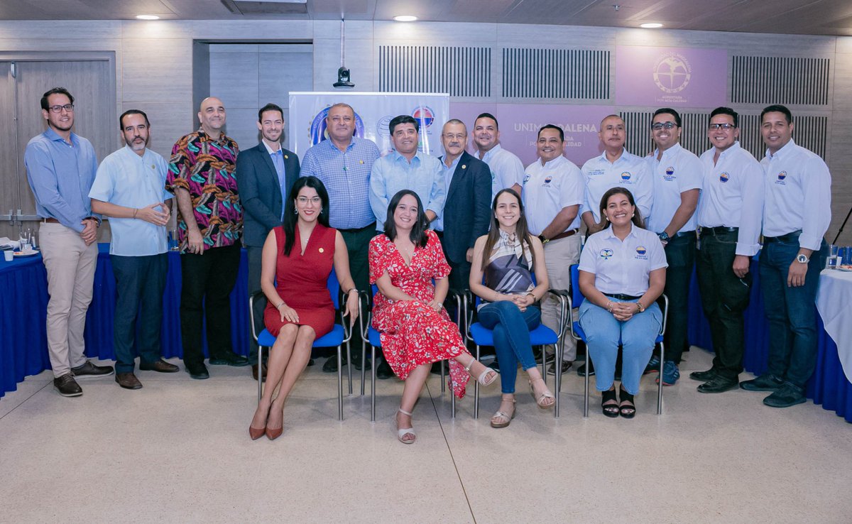 Unimagdalena's tweet photo. ¡Los pares evaluadores recomendaron reacreditación de #EQUAA! 👏
Con satisfacción y grandes expectativas, culminamos los tres días de exhaustiva evaluación de nuestros procesos de calidad de los seis programas de pregrado presencial de la @fcempresariales 💯.
#UMTeCuenta https://t.co/yLJuWisK5r