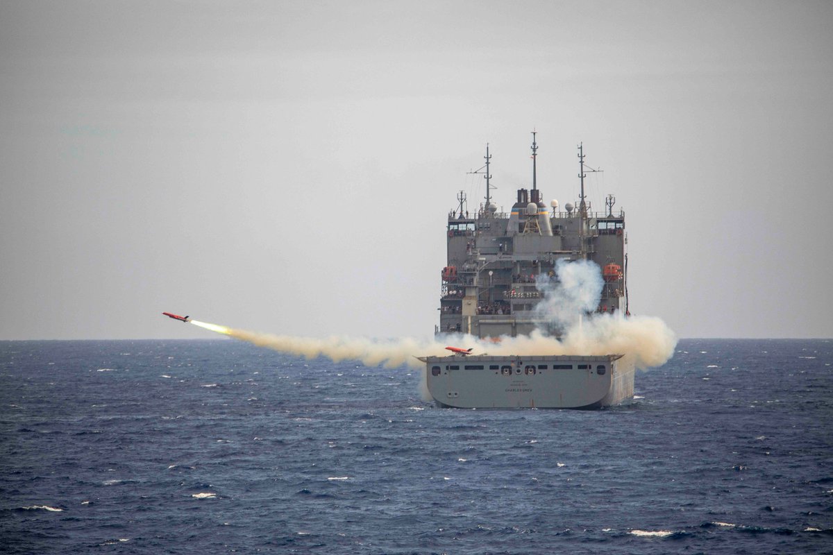 #USSHiggins and #USNSCharlesDrew conduct live-fire training, enhancing #Readiness and #Lethality of maritime assets supporting routine operations to maintain peace and stability in the #FreeAndOpenIndoPacific.

📍 #PhilippineSea

📸 MC1 Jamaal Liddell