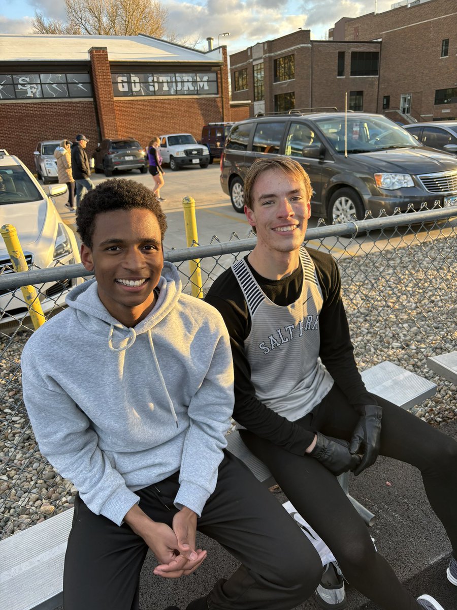 Smoot and Phelps go 1 and 4 in the 800!
⚡️⚡️⚡️🐄