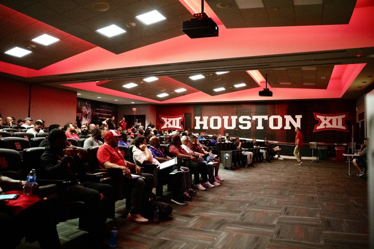 UHCougarFB tweet picture