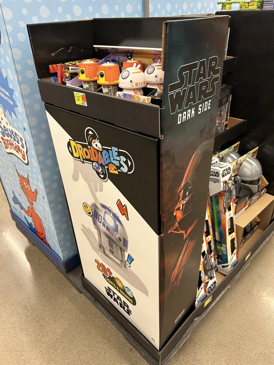 yak_face's tweet photo. New Star Wars prepacked displays hitting Walmart. #hasbro #blackseries #starwarsblackseries #epicheroseries #droidables #kybercore #lightsaberforge #nerf https://t.co/DLKy9rm6Nb