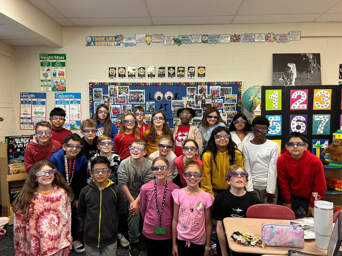 fouse_foxes's tweet photo. Fouse Elementary 5th grader ready for Monday’s Cosmic Magic thanks to our PTO🦊💪🌞@WCSOH https://t.co/vf7vL8Ihqa