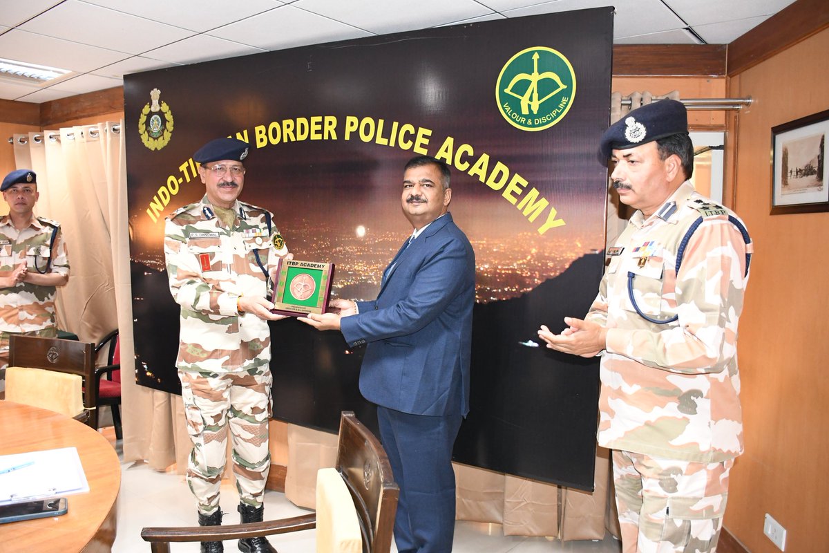 ITBP_official's tweet photo. A formal inauguration ceremony of the PG Diploma course in Strategic Management &amp; Security Administration from Rashtriya Raksha University for Direct Entry Assistant commandants of #ITBP was held at #ITBP_Academy on 5th April 2024. 
#Himveers https://t.co/VRCZrsGMbV