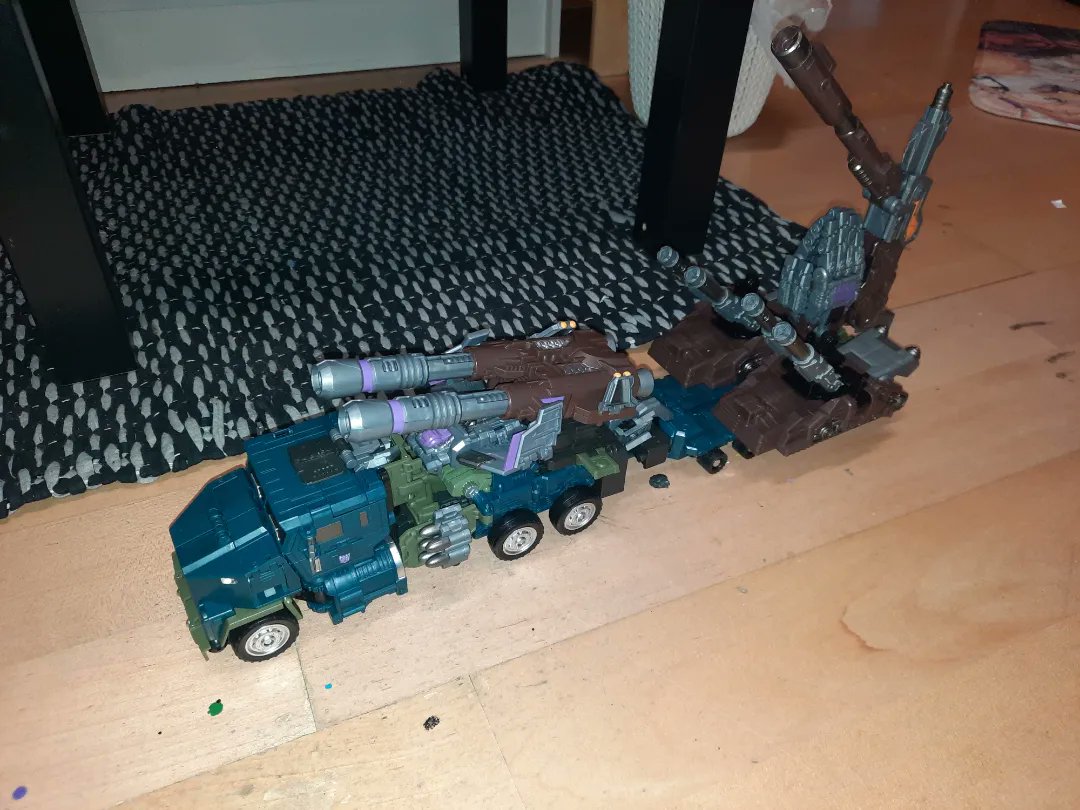 Tfpivman's tweet photo. Managed to get Jinbao Combaticons to form this massive Bruticus.
Also printed this cool upgrade kit by Toymakr3d.
#Transformers #TransformersGeneration1 #Bruticus #Combiner #Transformers3dPrint https://t.co/TDZrlOVCUb