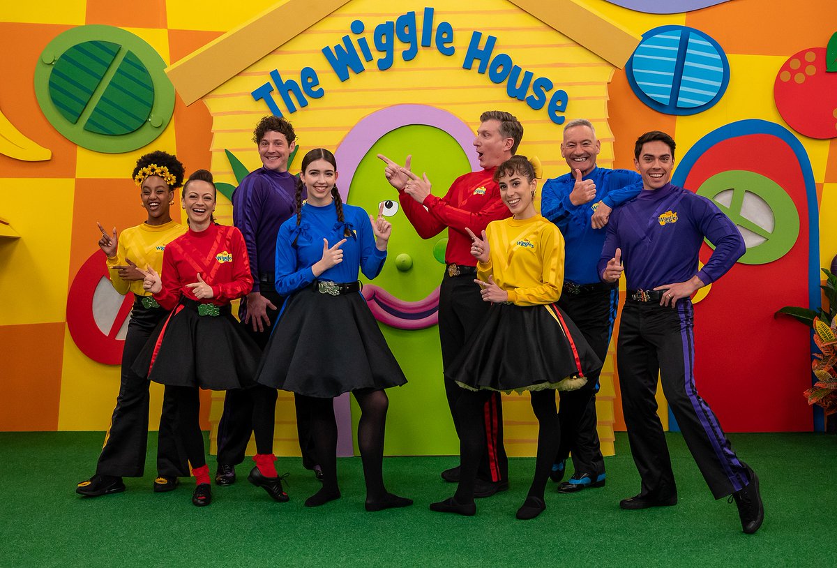 Spoon_Wiggle's tweet photo. @jacksfilms #YIAYcoma all eight members of The Wiggles, half of whom are women https://t.co/x4AJdzf2tK