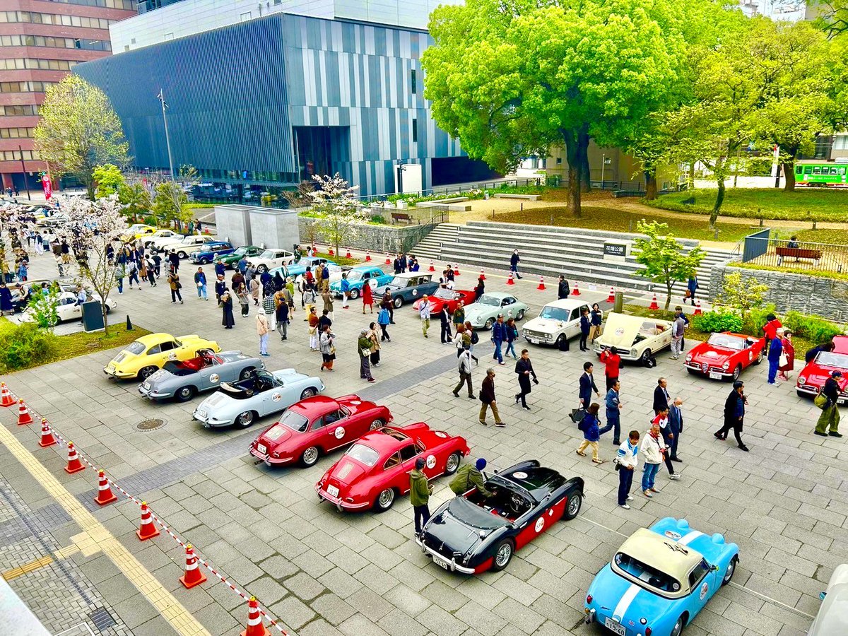 おはようございます☀️
花畑広場です🌱
今日はGOGOラリーというクラシックカーイベントが行われています🚗³₃
かっこいい車がたくさん並んでいますよ〜！
これから熊本県内をぐるっとまわって、また夕方花畑広場に戻ってきます🙌
皆さんのお家の近くにもやってくるかも?!🚘❤️

皆さんも素敵な土曜日を🍀