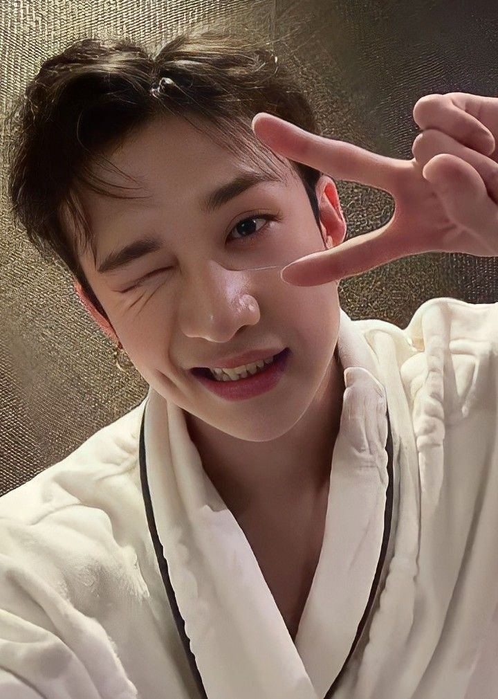 You see this tweet, do it 

pronouns    : ele/dele
height           : 1,80
shoe size     : 42-44 (depende do calçado)
zodiac sign : Virgem 
smoke          : não.
tattoos         : 3 
piercings     : 4 
fav color      : azul 
fav drink      : suco de limão