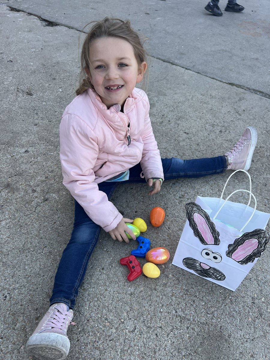 LiveLaughTeachK's tweet photo. Happy Easter from room 126. #usd379 #lincoln379 https://t.co/SCdyW9nJ5F