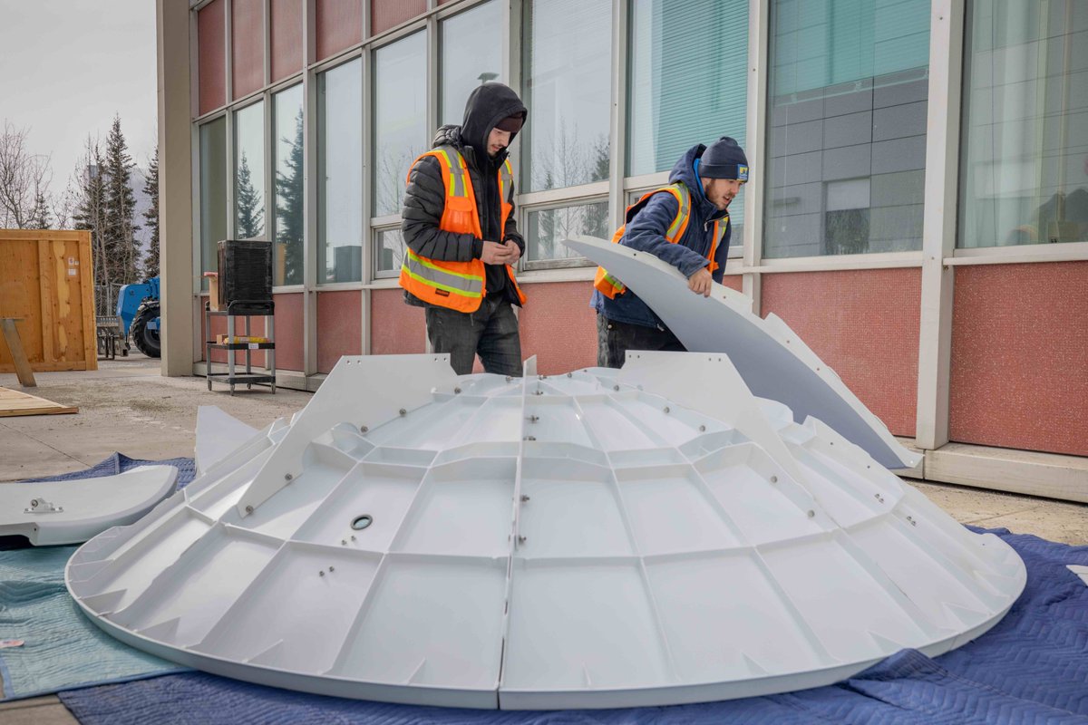 What's up at the @uafairbanks Geophysical Institute? A new rooftop antenna for our @uafgina, the Geographic Information Network of Alaska, that's what. @JPSSProgram @NOAA gi.alaska.edu/news/new-rooft…
