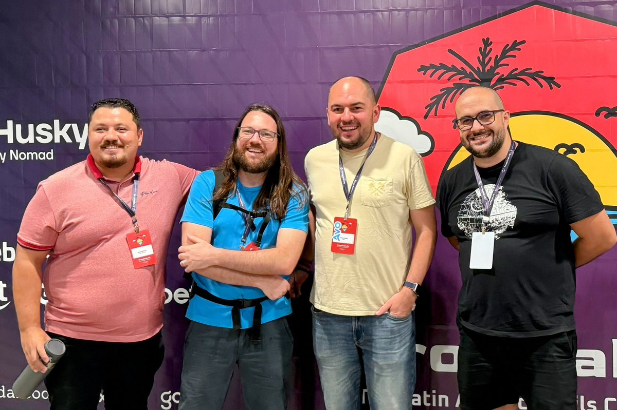 Eu e @silviojmeireles pudemos bater muito papo com o grande mestre @serradura (ada.rb) e com o @adrianthedev (criador do AVO, melhor gem de painel administrativo na minha opinião) Muita inspiração e insights com esses caras na @tropical_rb