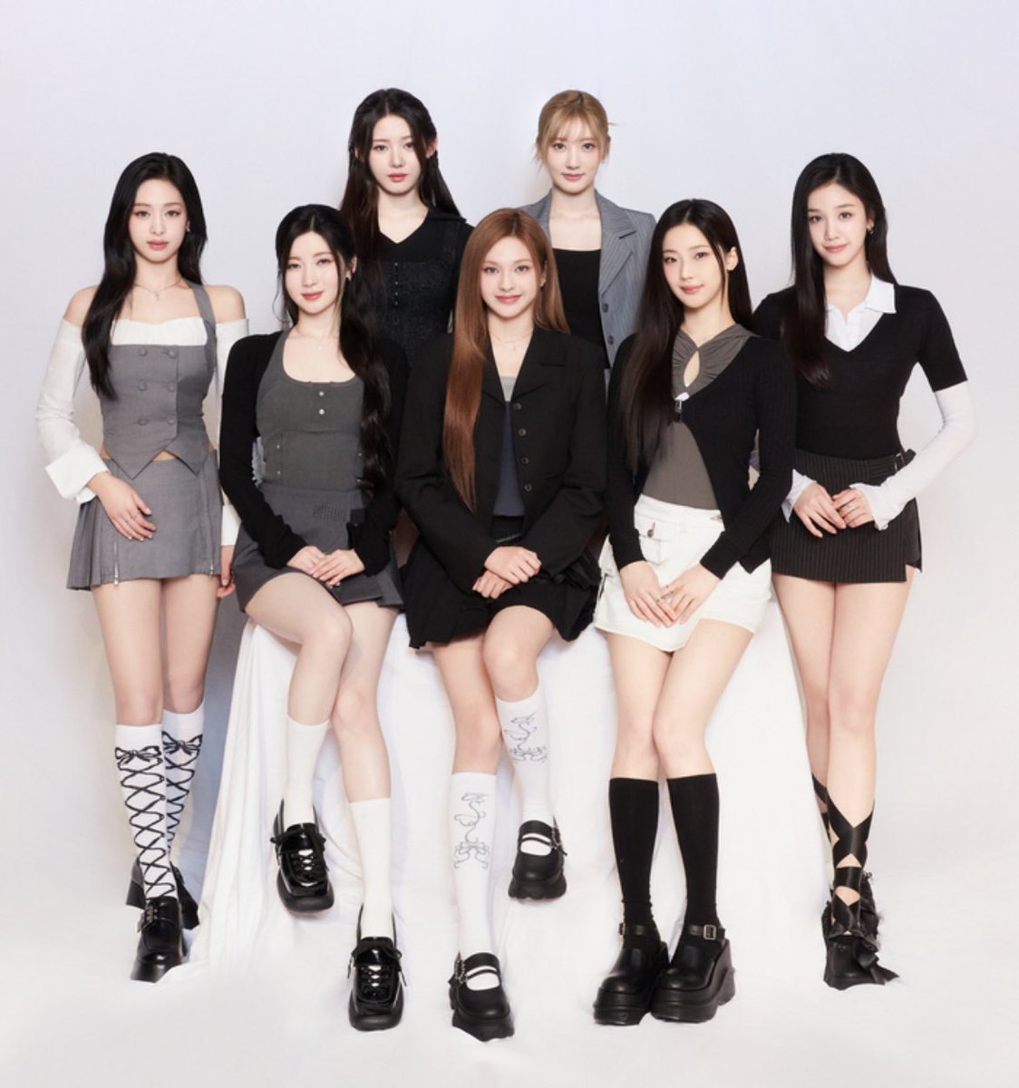 ILLITcharts's tweet photo. ILLIT is now the 5th generation idol group with highest peak of monthly listeners on Spotify with 4.96 million, surpassing BABYMONSTER (4.69).

#ILLIT #아일릿 https://t.co/kkBsBO87Oj