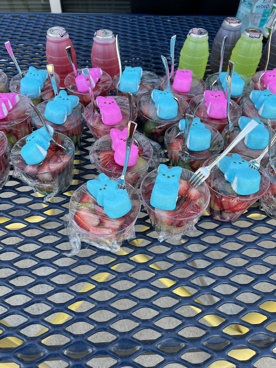 Boni1976Susana's tweet photo. Leadership classes promote inclusivity and kindness for the special education classes with an Easter celebration! #troopernation #ehsleadership #ehsStuCo @EastwoodHQ @Eastwood_StuCo @Btorres_EHS https://t.co/HlcstR3dCm