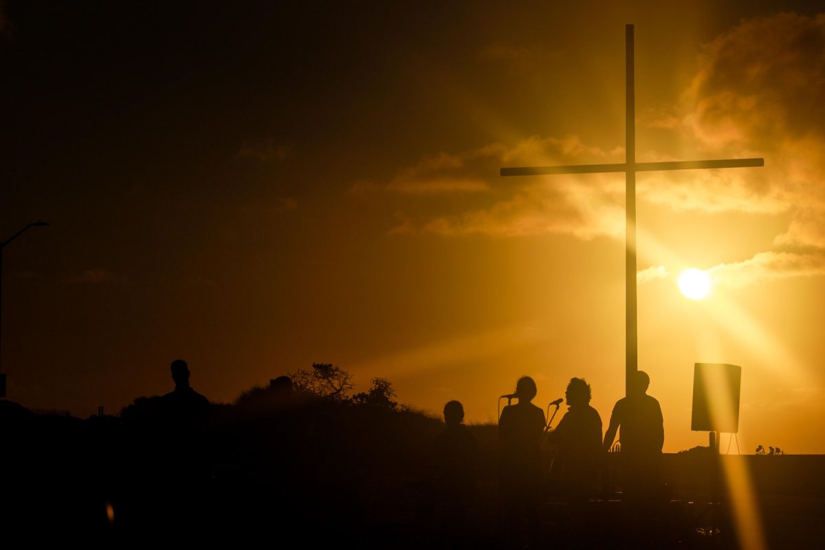 📍 Marine Corps Base Hawaii (March 31, 2024) This week's hot shot winner! The Marine Corps Base Hawaii Chapel Worship Team performed live music during the annual Easter Sunrise Service. #USMC #hawaii #sunrise #hotshot