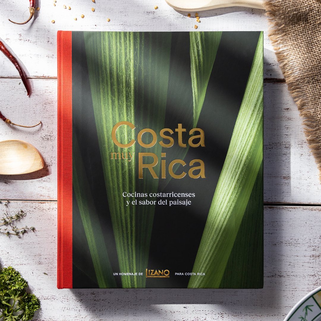 masterlitho's tweet image. Este #libro, es un homenaje de @lizanooficial a los sabores de esta tierra y una celebración de los 100 años de la marca, persigue el propósito de exaltar, celebrar y compartir la #gastronomía de este país.
Proyecto de @pupila.co
#ImpresoEnMasterlitho