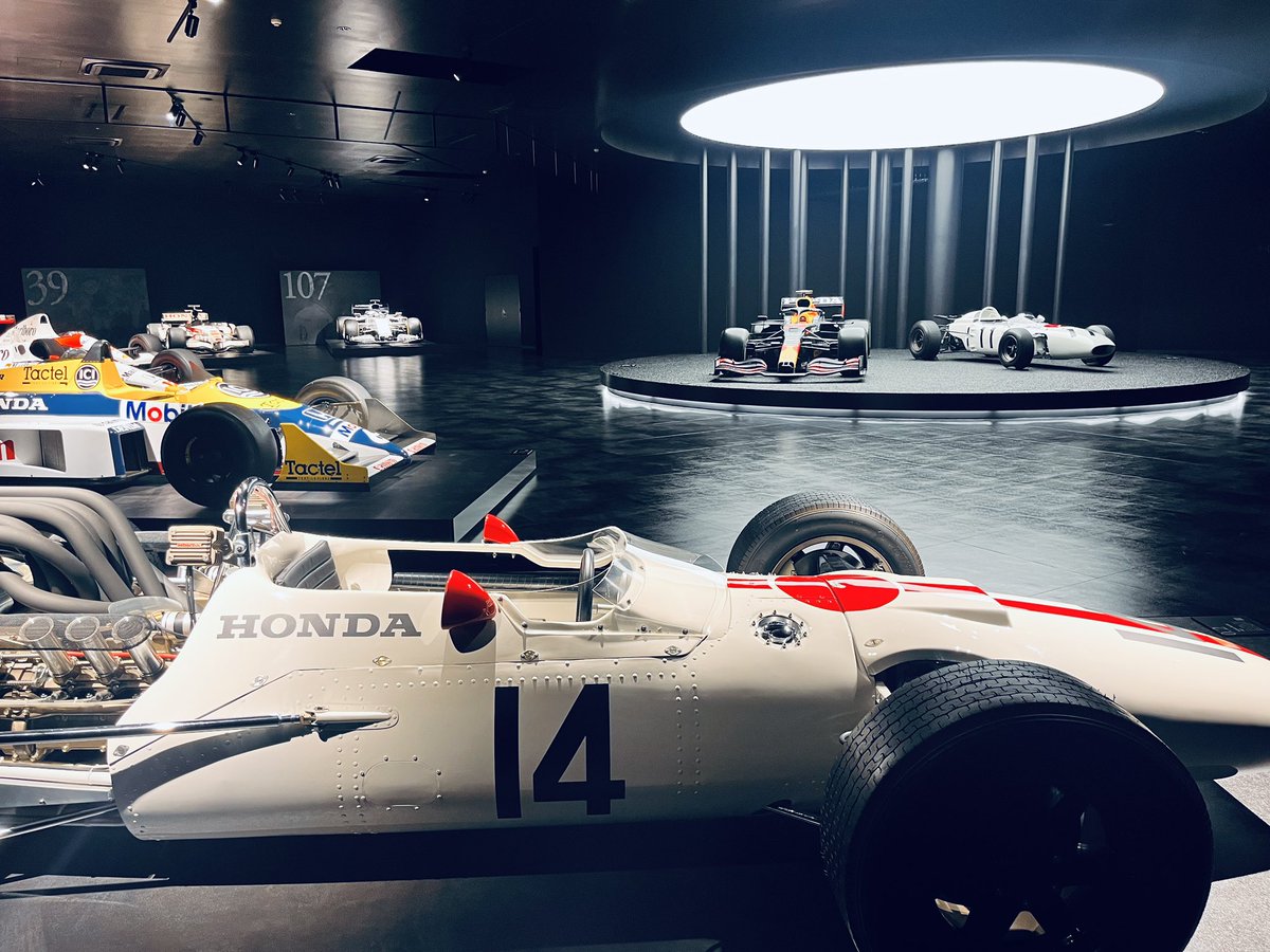 𝙏𝙝𝙚 𝙗𝙚𝙨𝙩 𝙙𝙧𝙞𝙫𝙚𝙧𝙨, 𝙢𝙚𝙚𝙩 𝙩𝙝𝙚 𝙗𝙚𝙨𝙩 𝙫𝙚𝙝𝙞𝙘𝙡𝙚𝙨🏁 Sergio Perez and Takuma Sato explored the vast history of Honda Racing vehicles at the Honda Racing Gallery in Suzuka ahead of this weekend’s Grand Prix. #PoweredByHonda // #F1 // #INDYCAR //