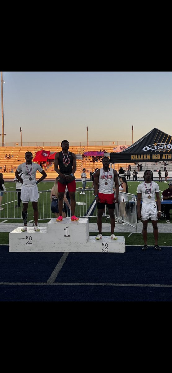 Congratulations to @KJonesJr1 taking double-gold 🥇🥇 in both the 100 and 200 meter dash, advancing to the Area round. #HorsePower