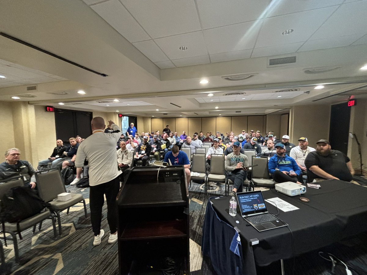Packed house today at the @mfca_now 🏈 coaches clinic! Loved sharing what we do with @StewieFootball and our #SprintBasedFootball philosophy to create happy, healthy, high performance athletes!💨💪 #SpeedWins #TigerPride