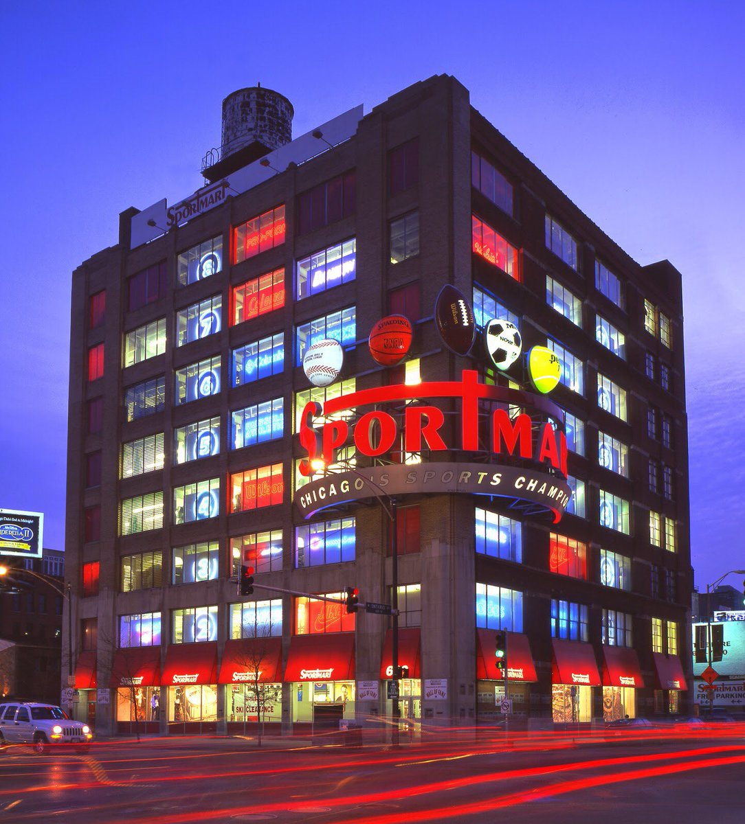 The former SportMart at 620 N. Lasalle in Chicago. #ChicagoHistory ☑️