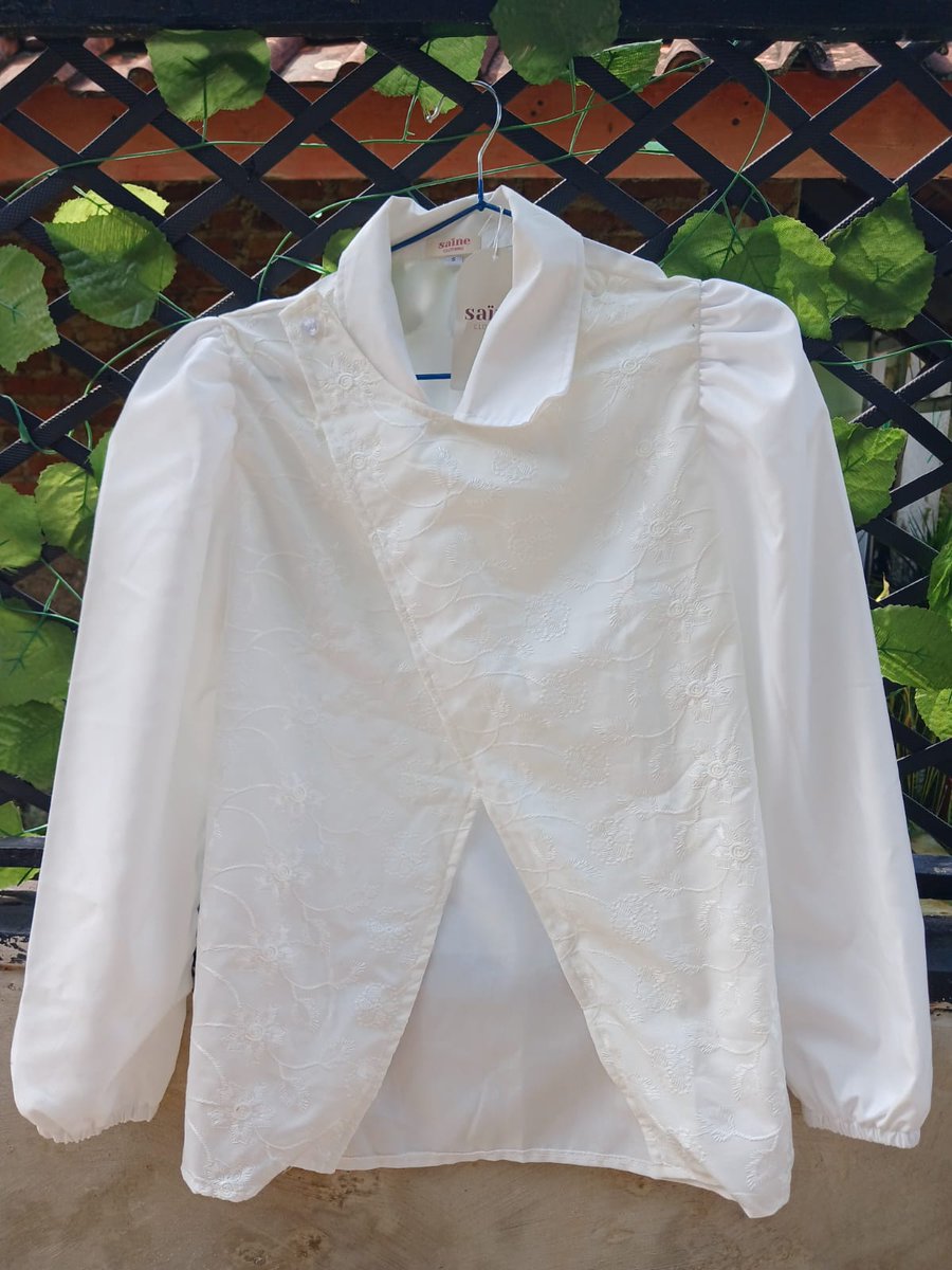 Hello Bagi kalian yang cari blazer dan blouse, yuk kepoin. Produk ini bisa jadi blazer ataupun blouse, bahannya dari cotton. Modelnya semi formal jadi bisa digunain buat acara formal/non formal.  Real picture ada di bawah. 
shope.ee/8f5PzW53b6
#zonauang #zonajajan #Review