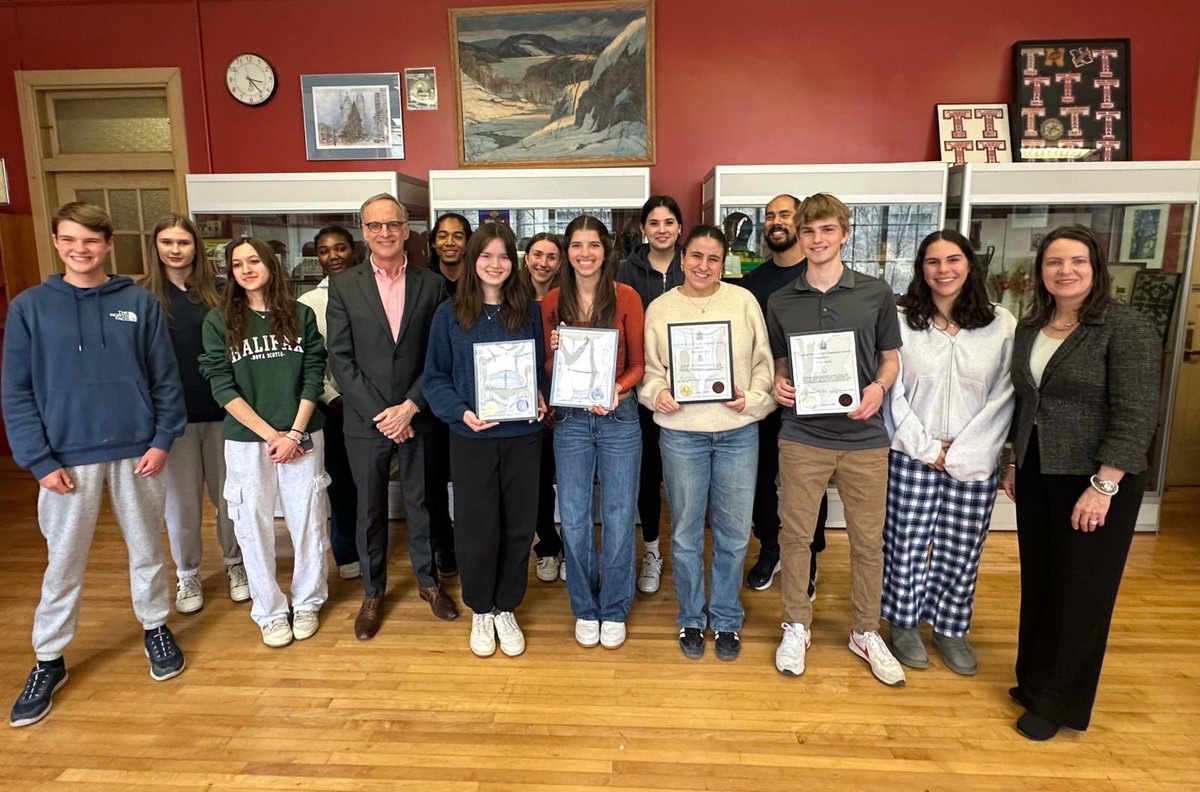 The Northern Head Buddies at Northern SS are Gr. 12 students who welcome Gr. 9 students into the school. They play active roles & serve as mentors in their community. Recognizing their efforts, I am pleased to present them with King Charles III Awards, with @stephaniebowman.