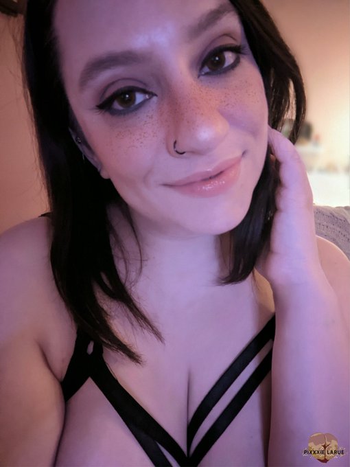 💞 Love my porn &amp; me &amp; want the full experience? 💞 Did you know I offer professional dates?!  💞 &amp; do DMTY