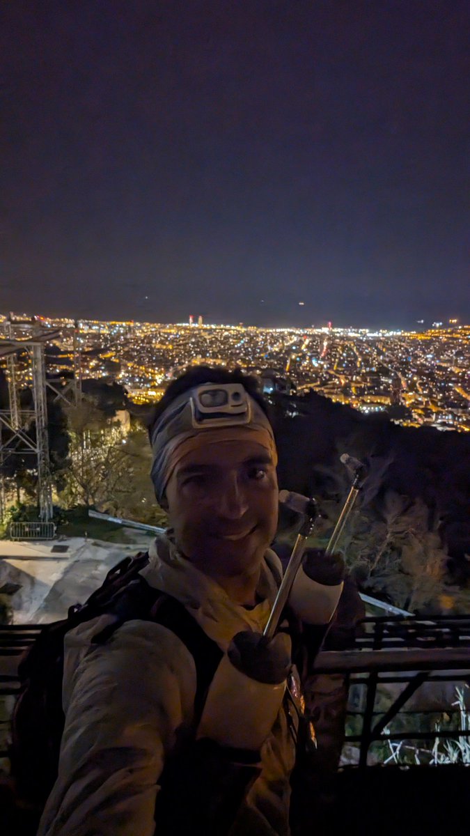 Hoy me he sentido el emperador del Tibidabo!!! Papiol - Tibidabo - Papiol ⛰️🏃🏻‍♂️ 27 k +775 m 3h30 min Último entrenamiento fuerte con mochila 🎒 9.5 kg. Ahora sí, road to @marathonDsables 💪🏻✨ 💚👆🏻 @KMSxELA @fmiquelvalls Buenas noches!! 😜